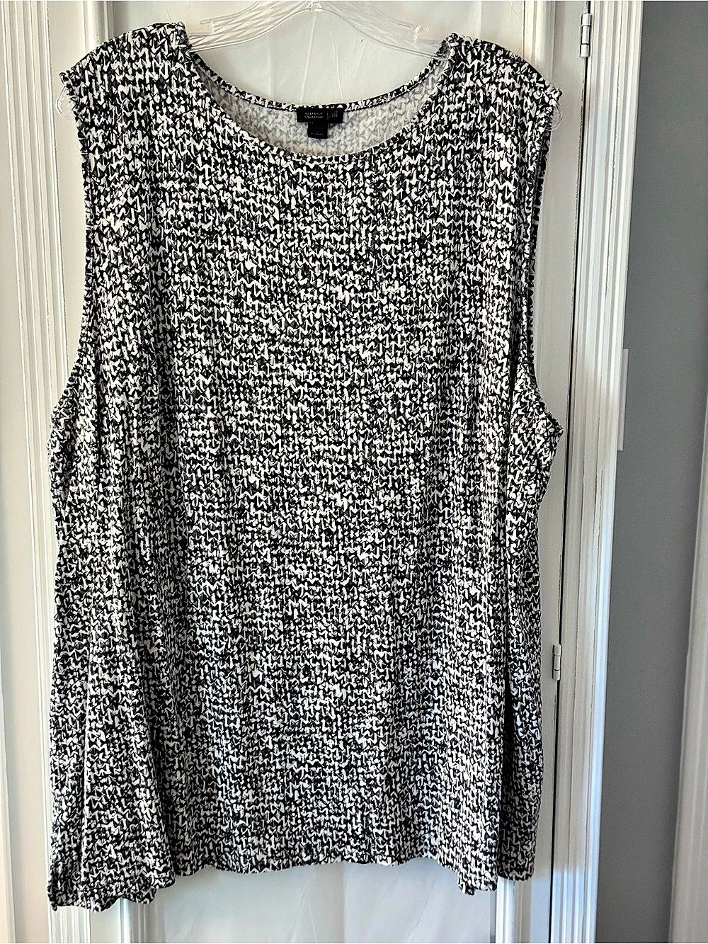 J Jill Wearever Black White Gray Pattern Sleeveless A-Line Tunic Side Slits Size